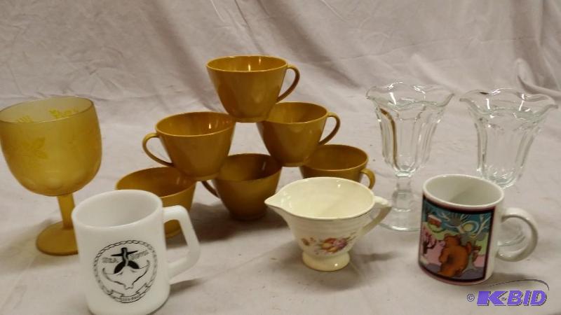 lot 20 image: 6 Coffee cups made of Lenotex brown in color,...