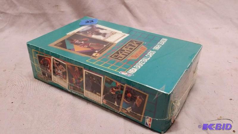lot 22 image: Factory sealed Skybox Series II NBA Basketbal...