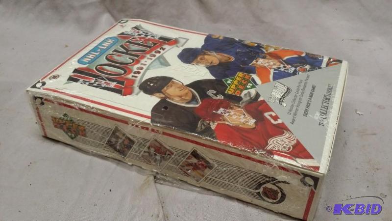 lot 24 image: Factory sealed NHL-LNH Upper Deck Hockey 1991...