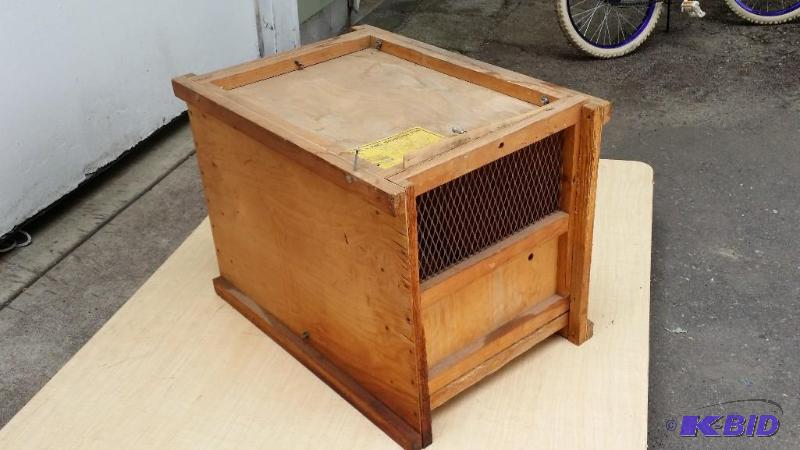 lot 5 image: Wooden pet kennel, great for rabbits. Measure...