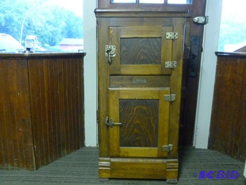 lot 1 image: Beautiful Large Antique Janney, Semple, Hill ...