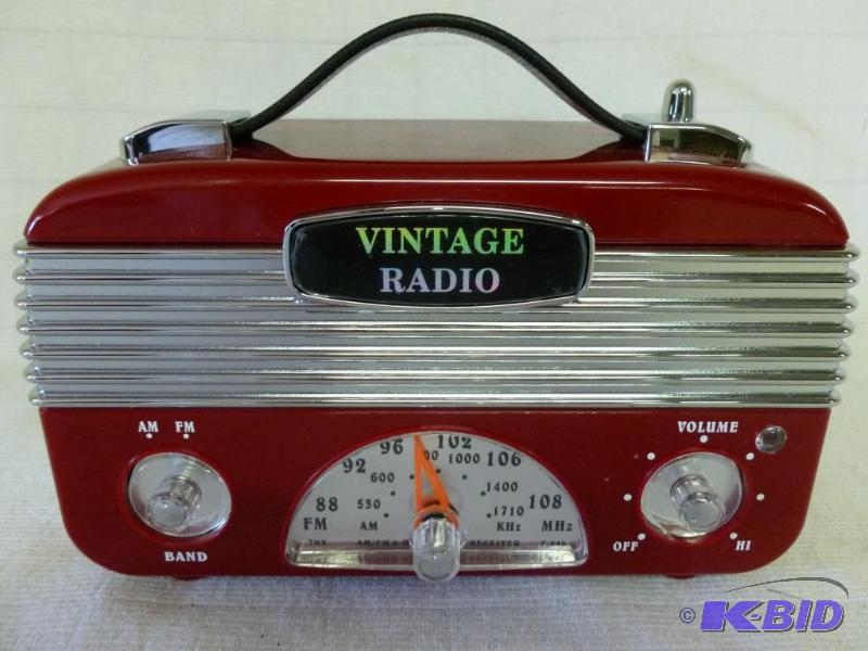 lot 106 image: Vintage looking battery operated amfm shelf ...