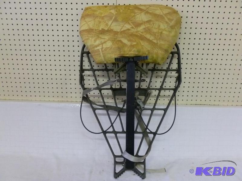 lot 12 image: Lone Wolf heavy duty cast aluminum deer stand...