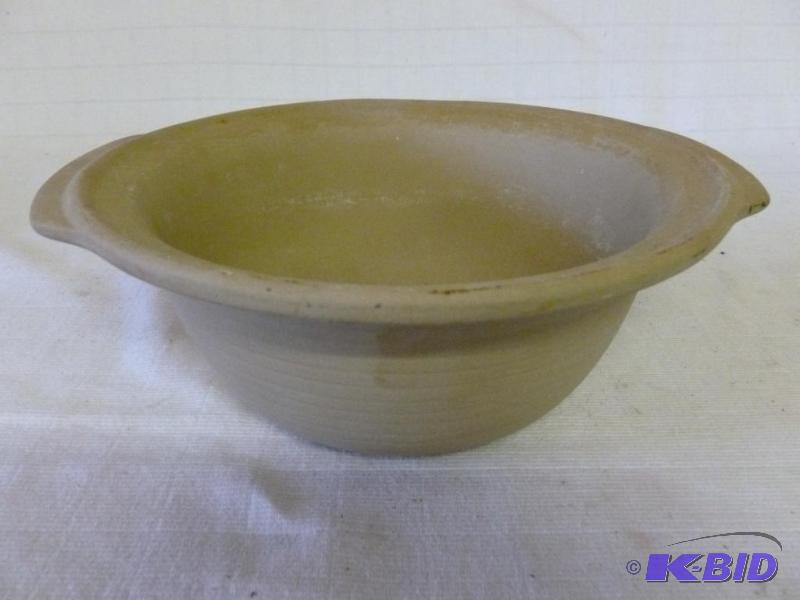 lot 136 image: The Pampered Chef double handled baking dish ...