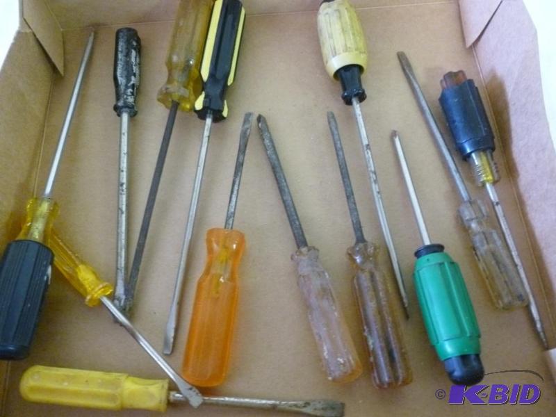 lot 171 image: Large lot of screwdrivers....