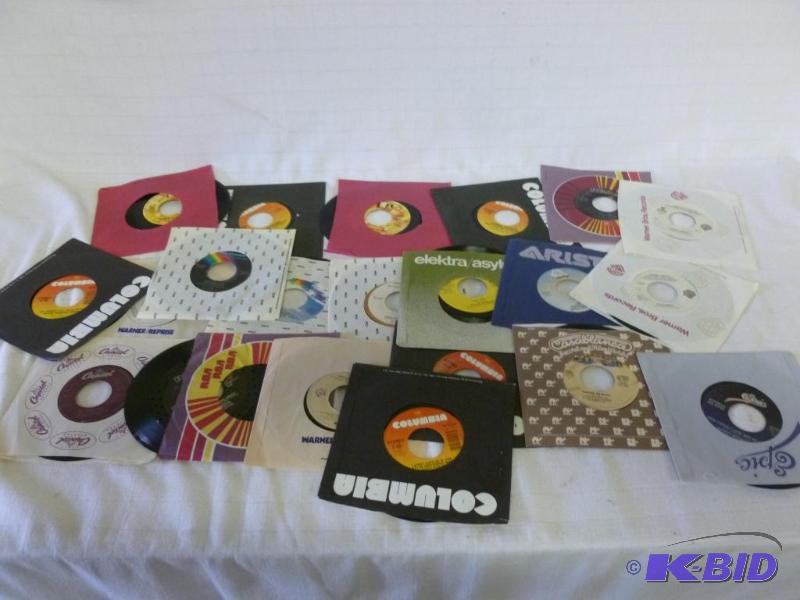 lot 186 image: Lot of twenty-one collectible 45s records....