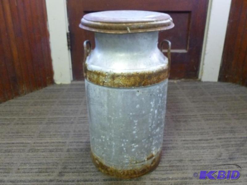 lot 21 image: Vintage cream can with lid that measures 10 3...