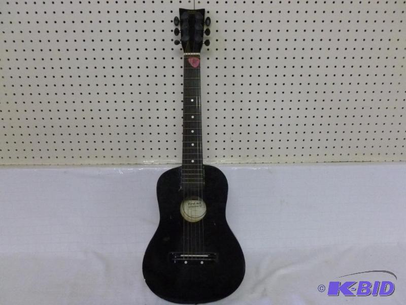 lot 31 image: First Act Discovery kids six string wooden ac...