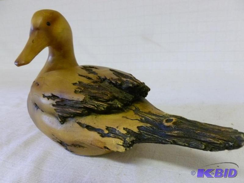 lot 34 image: Beautiful molded resin duck mantle decoration...