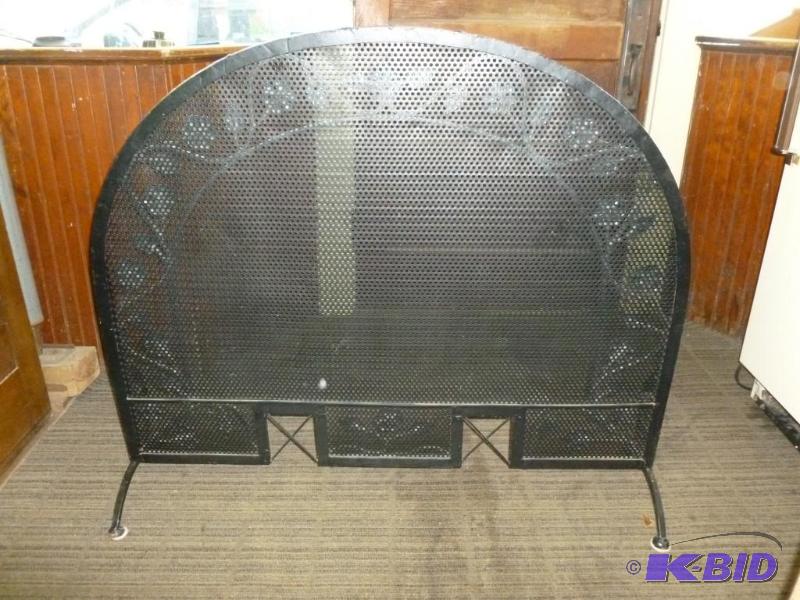 lot 43 image: Large heavy gage metal fireplace screen that ...