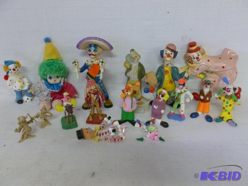 lot 58 image: Large lot of collectible clown figurines, som...