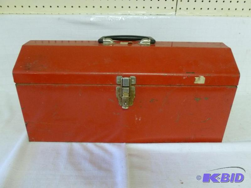 lot 66 image: Large steel tool box, comes with a good assor...