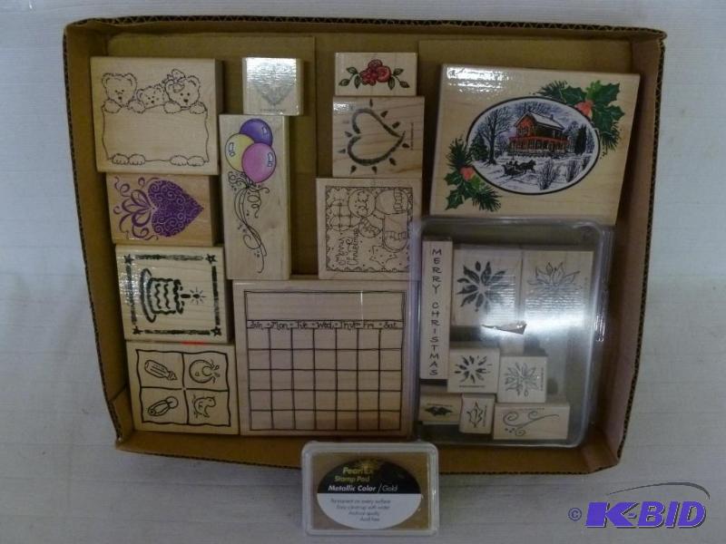 lot 75 image: Lot of twenty wood bodied and rubber craft st...