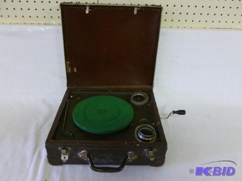 lot 94 image: Antique hand crank 78s portable case record ...