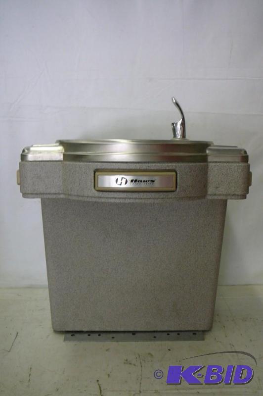 lot 20 image: Haws Prinkly fountain with wall mount 110 vol...