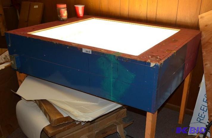 lot 14 image: Light Box 36" x 50" x 38 14" ...
