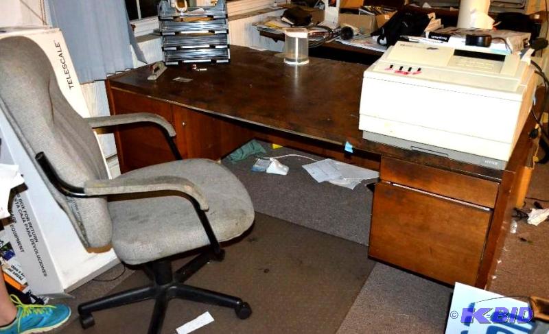 lot 29 image: Wooden Desk with filing cabinets 28 12"...