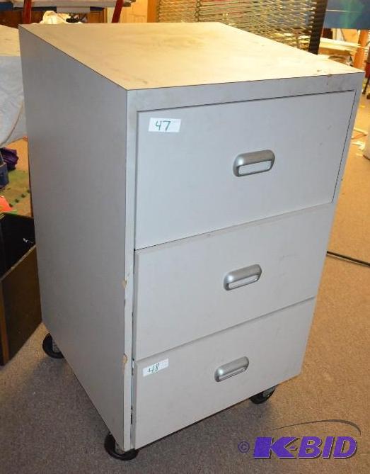 lot 46 image: Rolling Storage Cabinet 41 34" x 24&quo...