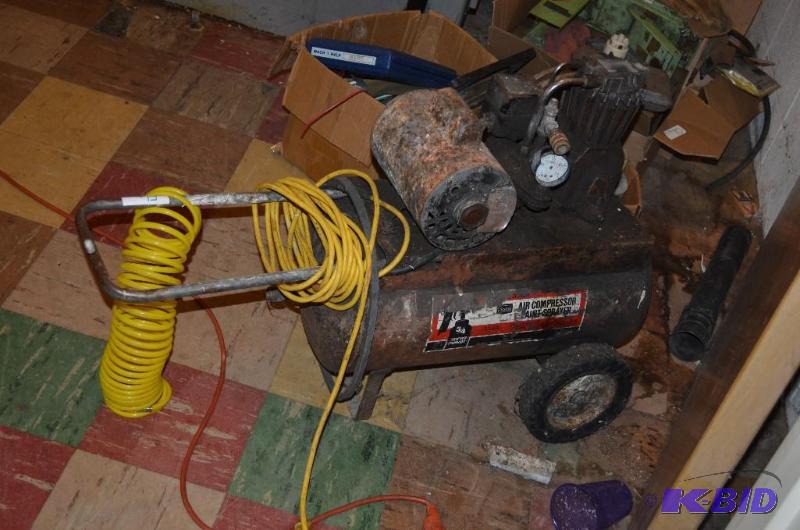 lot 56 image: Sears Air Compressor Paint Sprayer 34 horse ...
