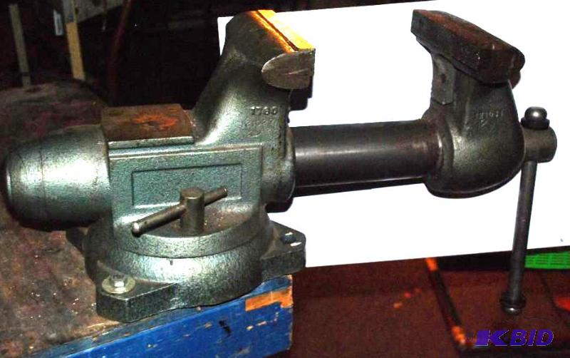 lot 8 image: Bench Vise #1760 &nbsp121027   Please b...