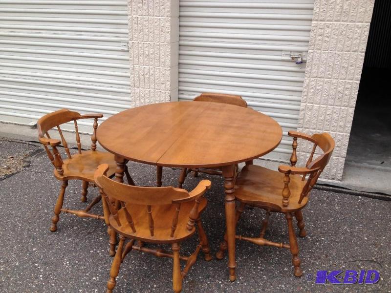Ethan Allen Table w4 Chairs
