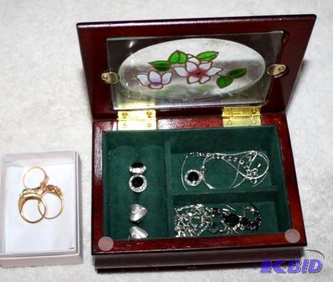 Jewelry box with jewelry   Onyx necklace and...