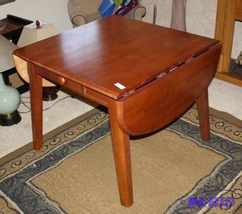 Wood dinner table with folding end&nbspleave...