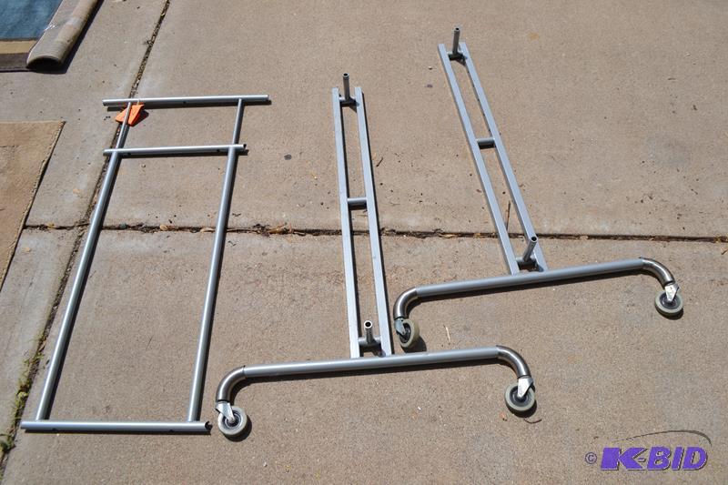 Hanging Rack on Wheels with top and bottom su...