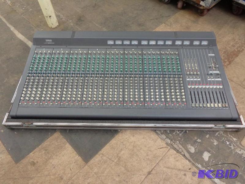 lot 4 image: Yamaha Mixing Console MC3210M 32 Channel Summ...