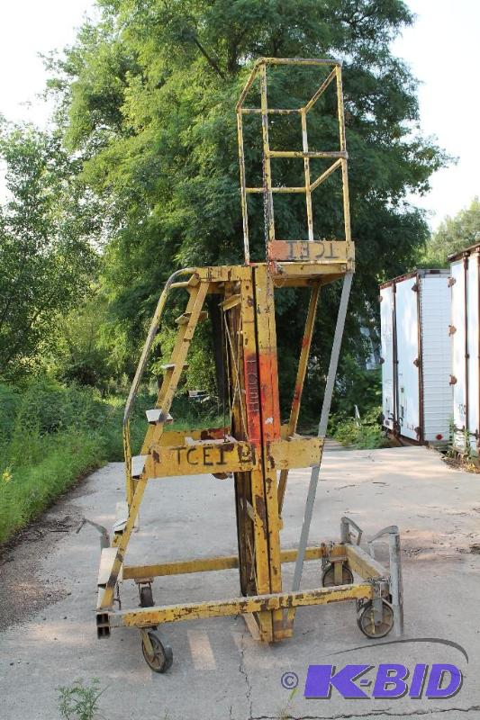 lot 12 image: Hi - Jacker Manual Lift 300 LBS Capacity 15 F...