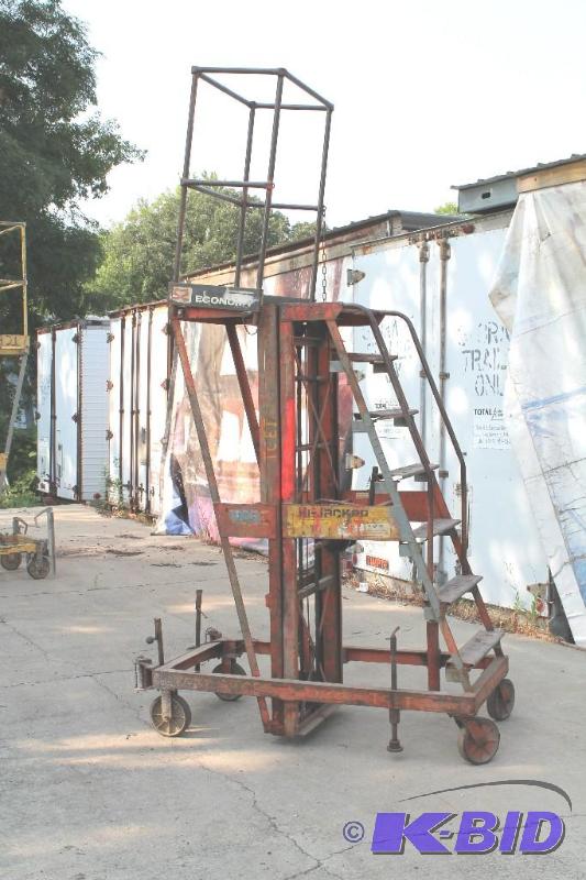 lot 19 image: Hi - Jacker Manual Lift 300 LBS Capacity 15 F...