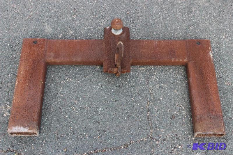 lot 24 image: Forklift Attachment