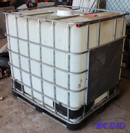lot 27 image: 250 gallon plastic tank with heavy duty alu...