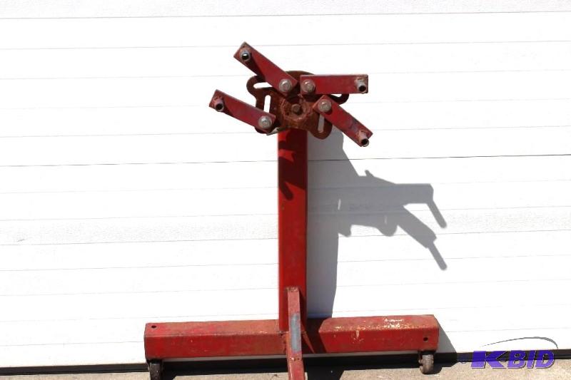 lot 33 image: Engine Stand Cast Iron Heavy Duty  ...