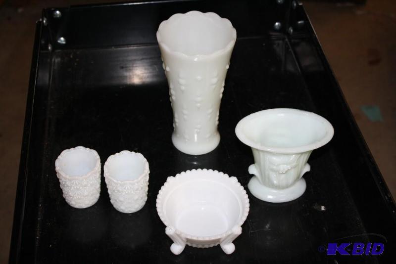 Lot of (5) Including (1) Akro Agate Lily Vas...