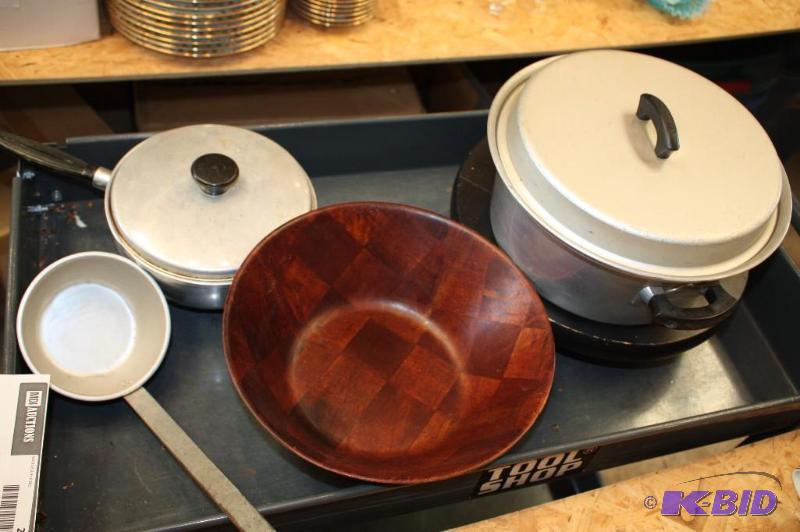 Lot of (6) Kitchen Bowls, Pots and more...