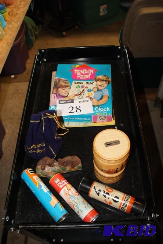 Mixed lot with (8) items including (1) Piggy ...