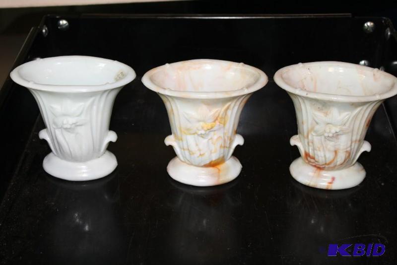 Lot of (3) Akro&nbspAgate Slag Glass Lily Va...
