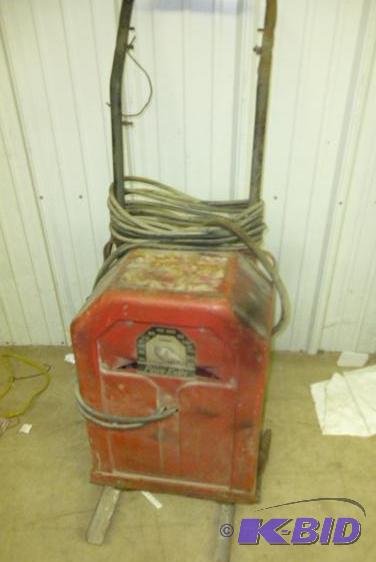 lot 18 image: Montgomery Wards Stick Welder Working Conditi...