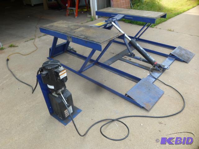 lot 2 image: 2009 Bend Pak Model LR-60P Portable Floor Aut...