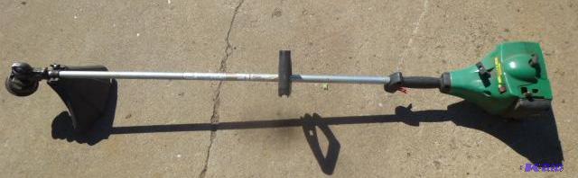 lot 30 image: Weed Eater Model XT600 Gas Powered Weed Trimm...