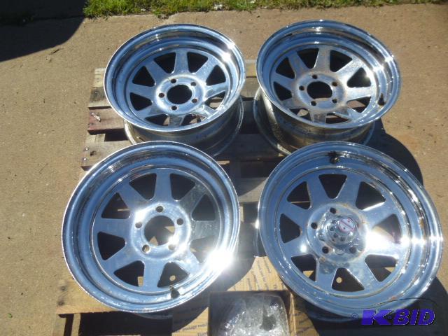 lot 31 image: American Racing Brand 15" - 5 Bolt Chrom...