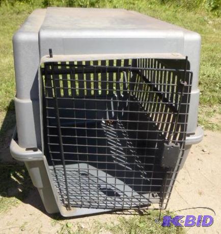 lot 42 image: Medium Size DogPet Crate Kennel In Good Cond...