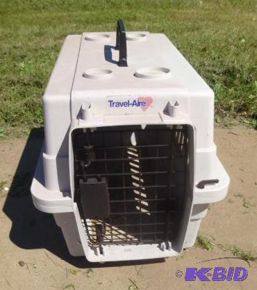 lot 43 image: Travel Aire Small Size DogCat Pet Crate Kenn...