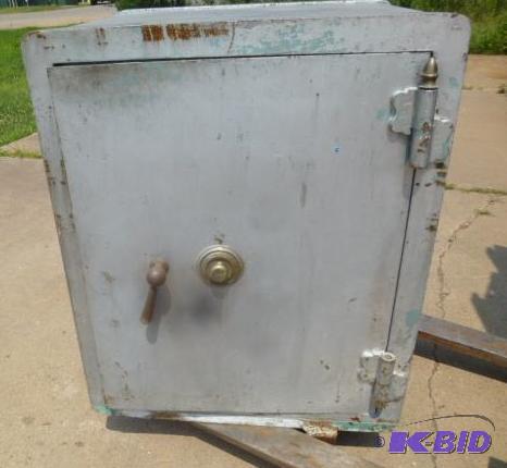 lot 6 image: Heavy Duty Solid Metal Combination Safe Measu...