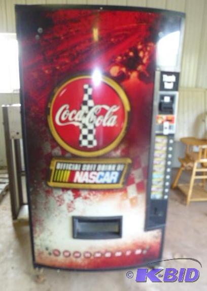 lot 7 image: Vendo Model 720CCX00042 Nascar Themed 20 oz S...