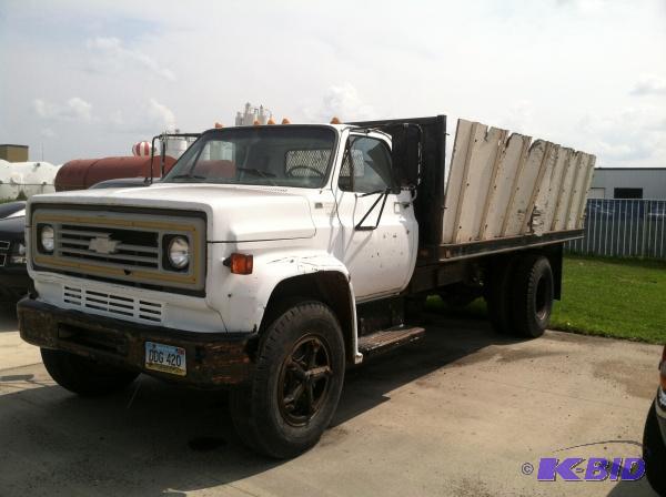 1981 Chevy CG5 2 ton truck flatbed with hoist...