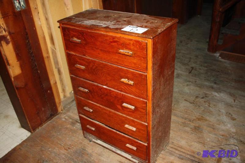 Wooden dresser on rollers with 5 drawers, 30&...
