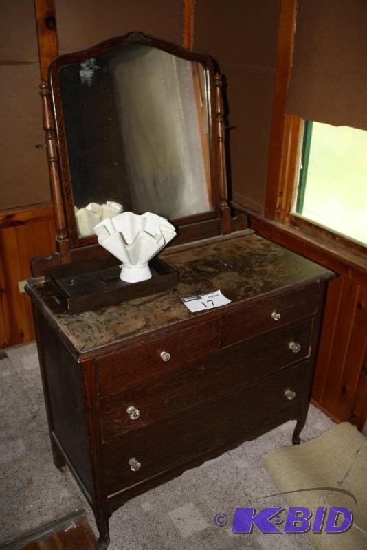 Vintage Dresser with 4 drawers and a mirror, ...