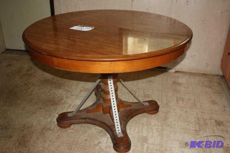 Wood Kitchen Table with (2) leaves, table is ...